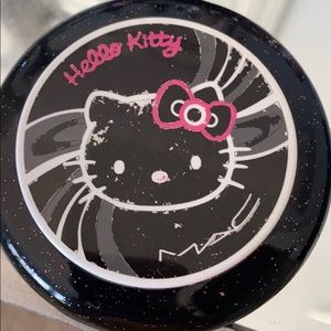 MAC hello kitty limited edition beauty powder